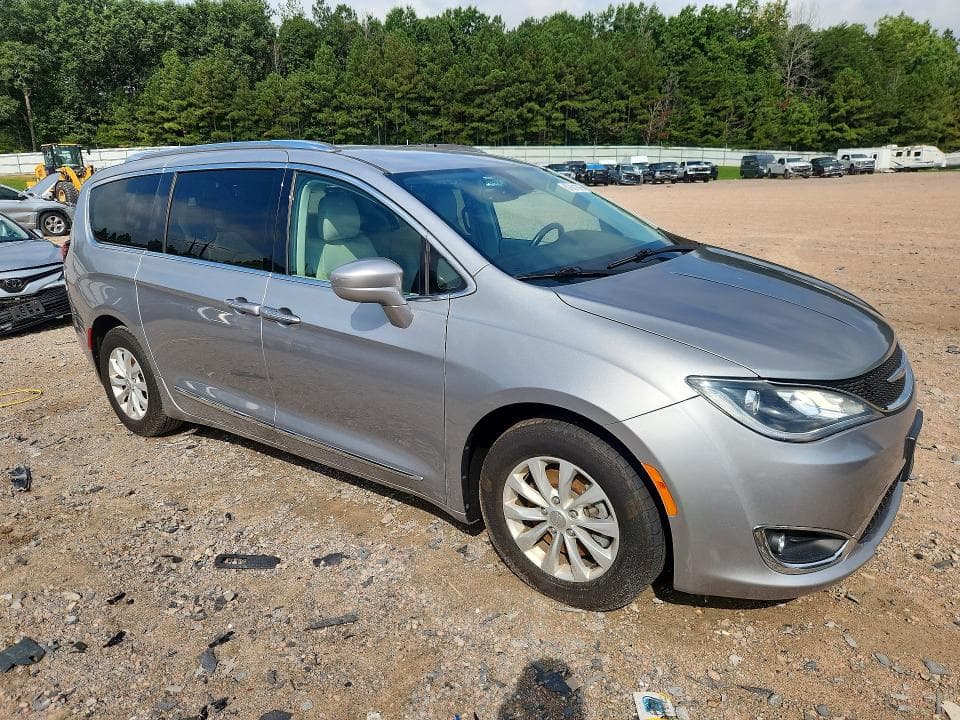 2019 CHRYSLER PACIFICA TOURING L 4