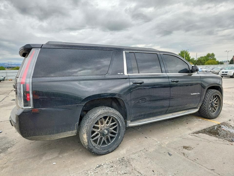 2017 GMC YUKON XL K1500 SLE 3