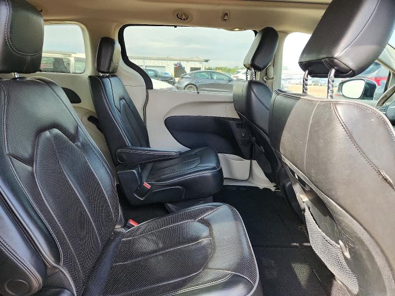 2018 CHRYSLER PACIFICA LIMITED 11