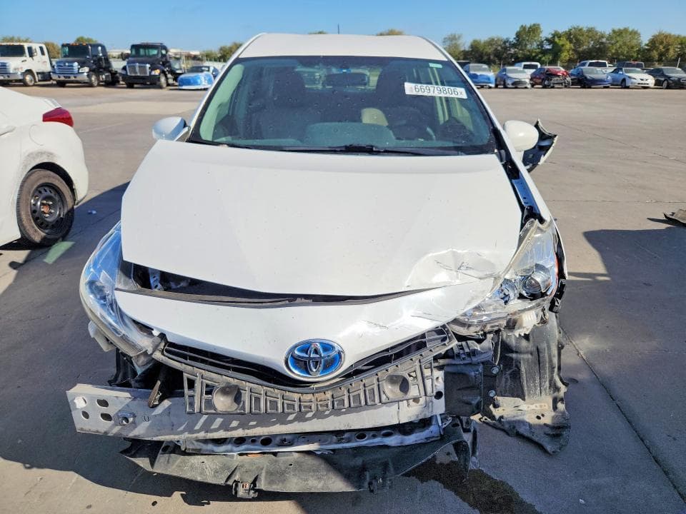 2017 TOYOTA PRIUS V TWO 5