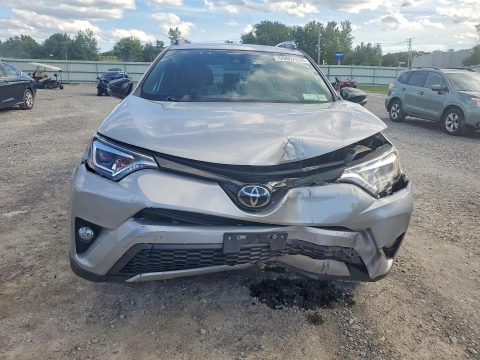 2017 TOYOTA RAV4 SE 5