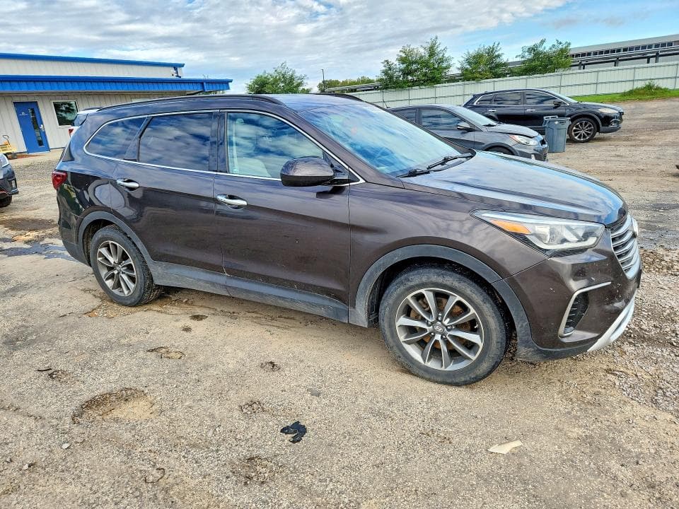 2017 HYUNDAI SANTA FE SE 4