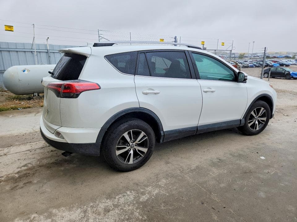 2017 TOYOTA RAV4 XLE 3