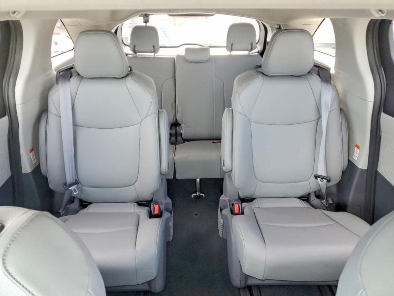 2021 TOYOTA SIENNA XLE 10