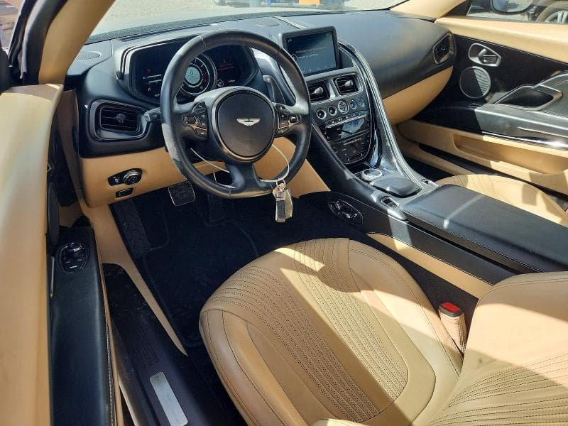 2019 ASTON MARTIN DB11 8
