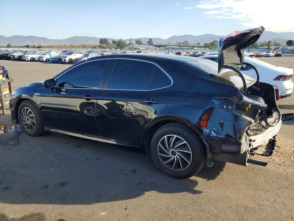 2018 TOYOTA CAMRY LE 2