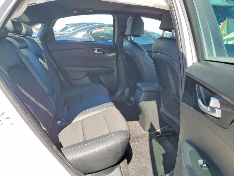 2023 KIA FORTE GT LINE 10