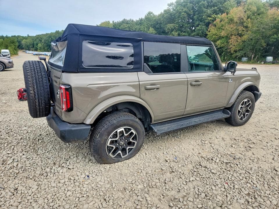 2025 FORD BRONCO OUTER BANKS 3