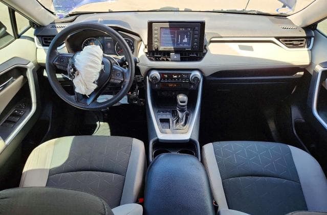 2021 TOYOTA RAV4 XLE 8