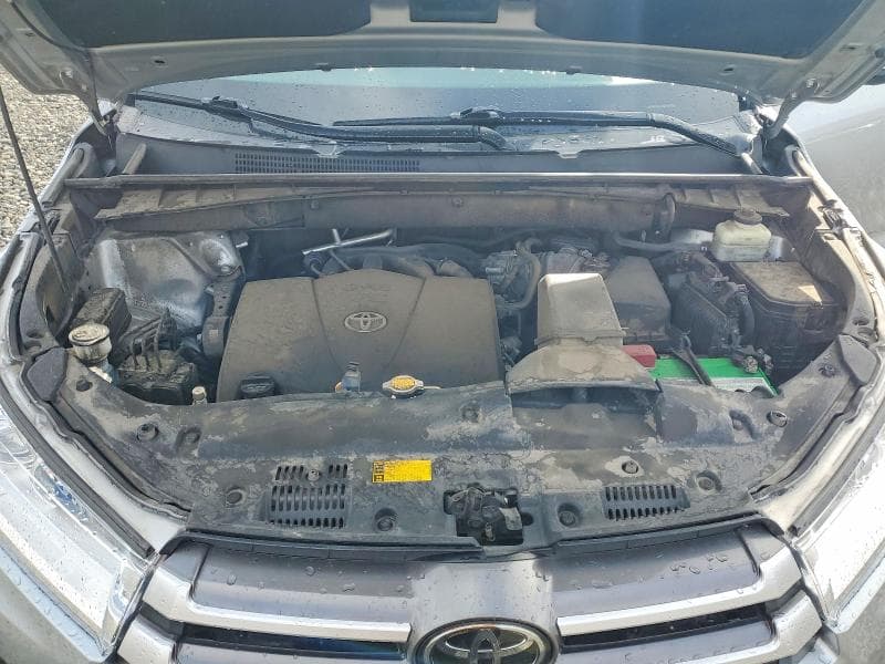 2017 TOYOTA HIGHLANDER XLE 12