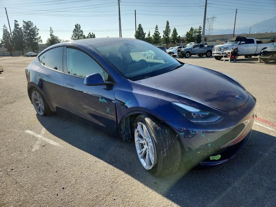 2023 TESLA MODEL Y 4