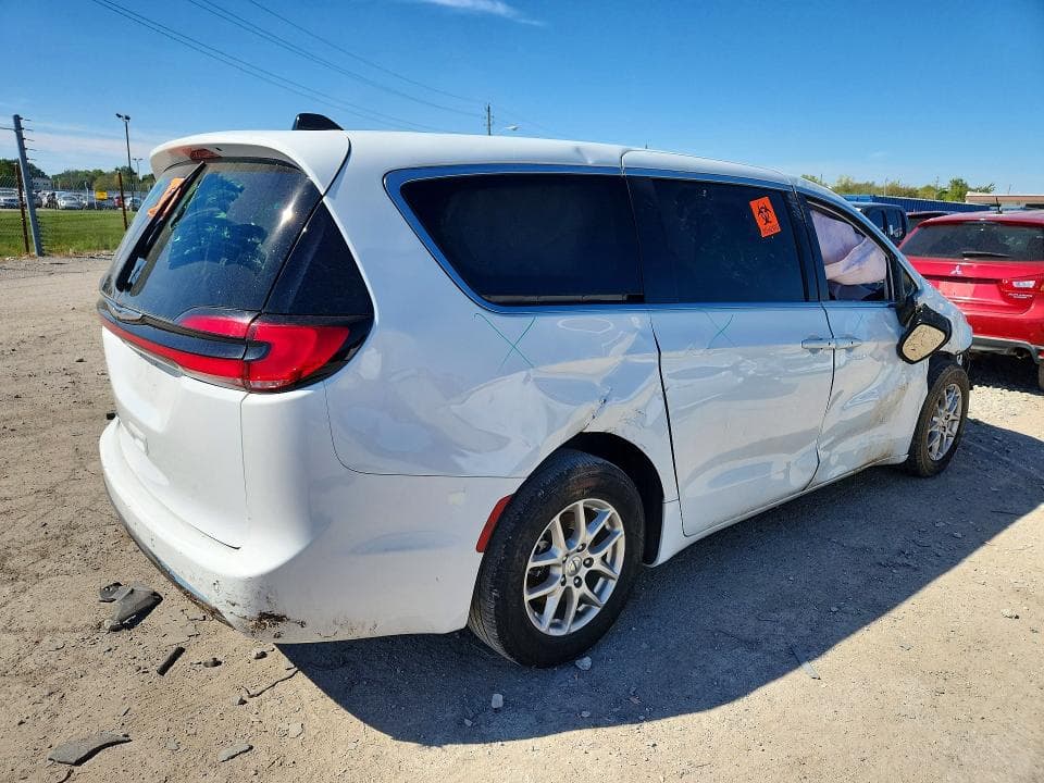 2024 CHRYSLER PACIFICA TOURING L 3