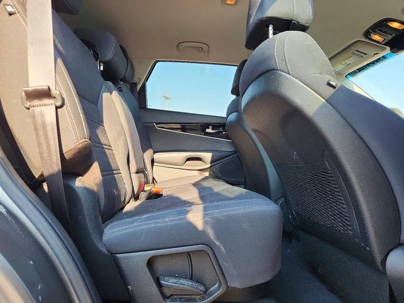 2017 KIA SORENTO L 11