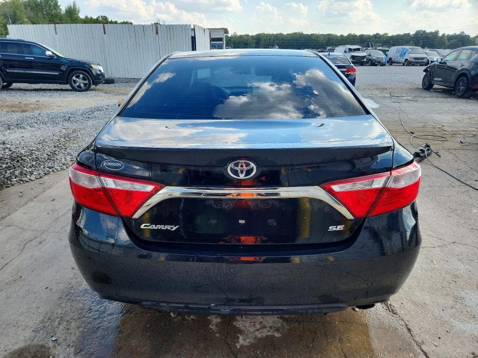 2017 TOYOTA CAMRY SE 6
