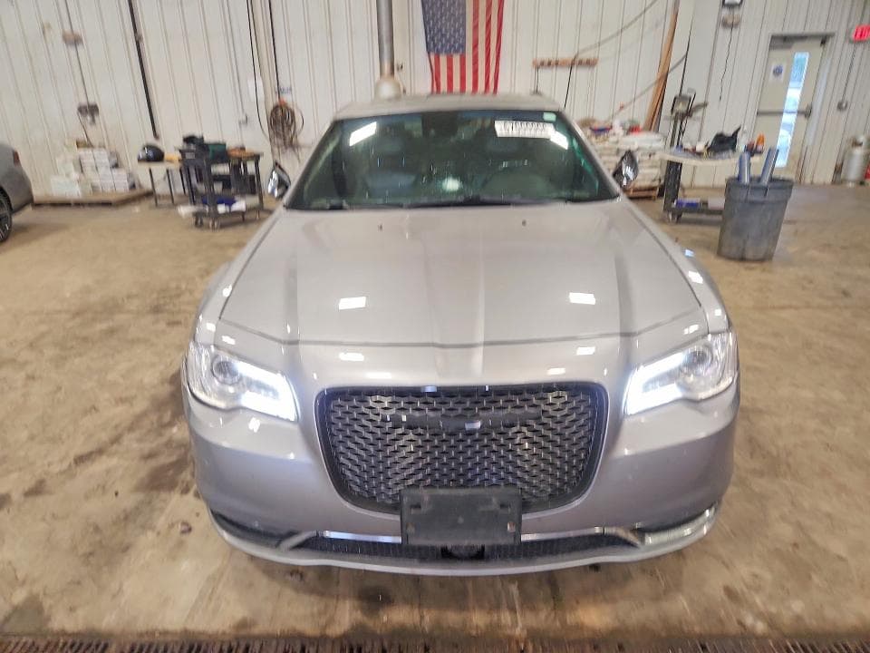 2017 CHRYSLER 300C 5