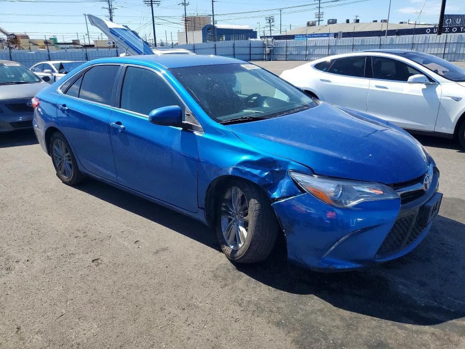 2017 TOYOTA CAMRY SE 4