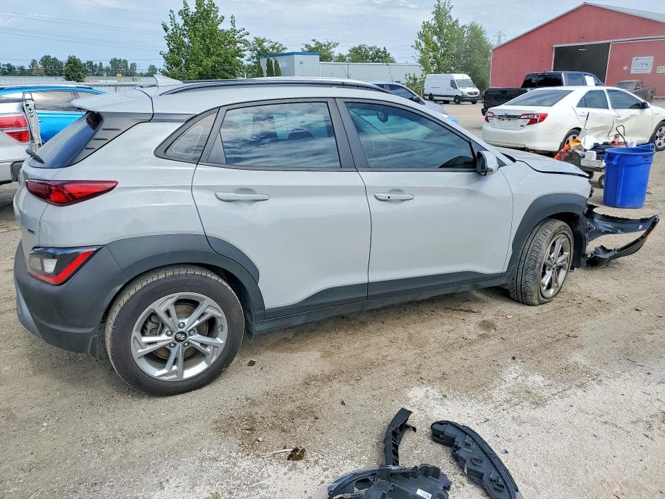 2022 HYUNDAI KONA SE 3