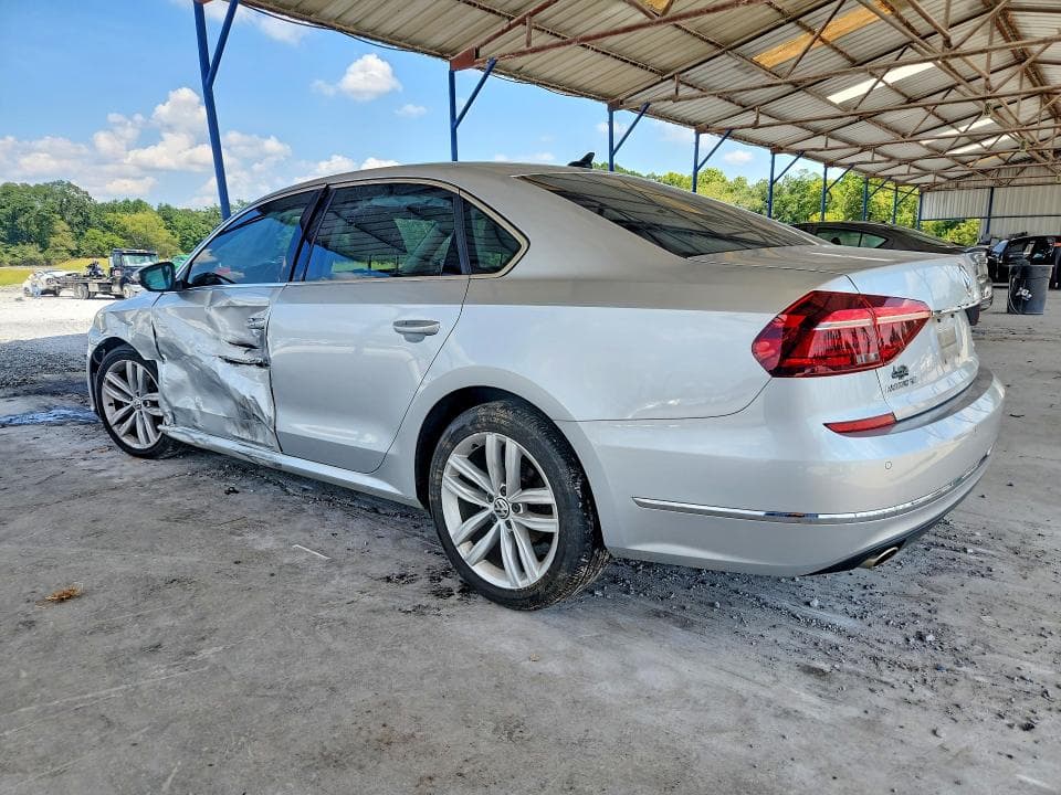 2018 VOLKSWAGEN PASSAT SE 2