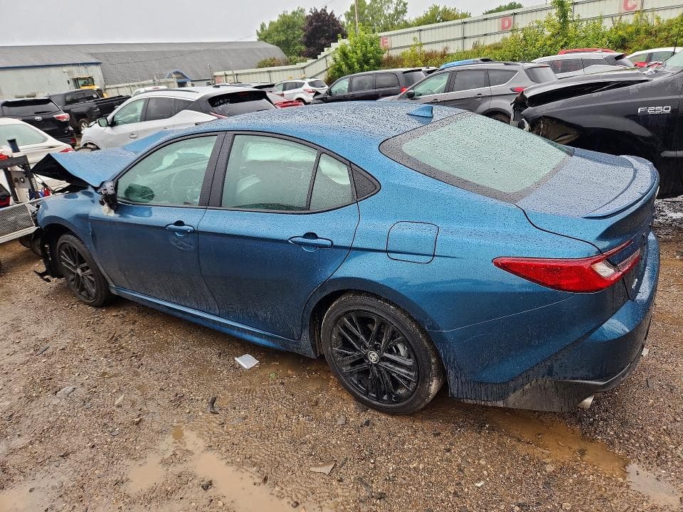 2025 TOYOTA CAMRY SE 2