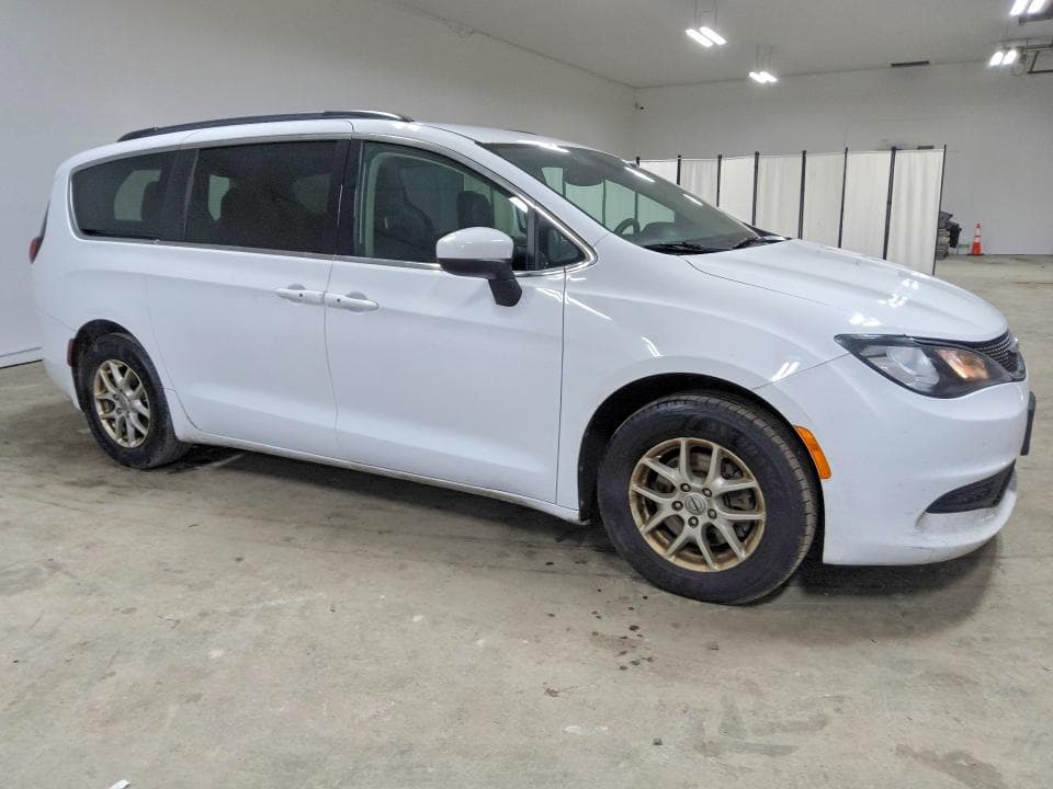 2021 CHRYSLER VOYAGER LXI 4