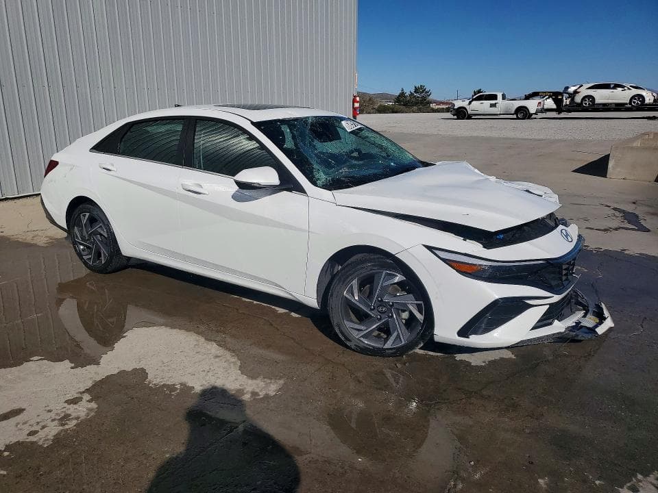 2025 HYUNDAI ELANTRA LIMITED 4