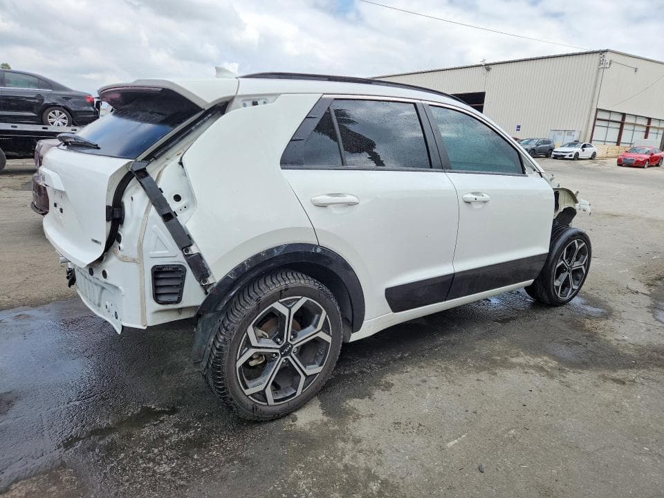 2023 KIA NIRO EX 3