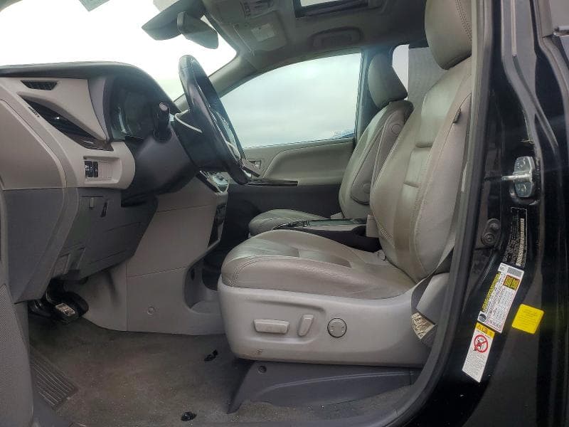 2019 TOYOTA SIENNA XLE 8-PASSENGER 7
