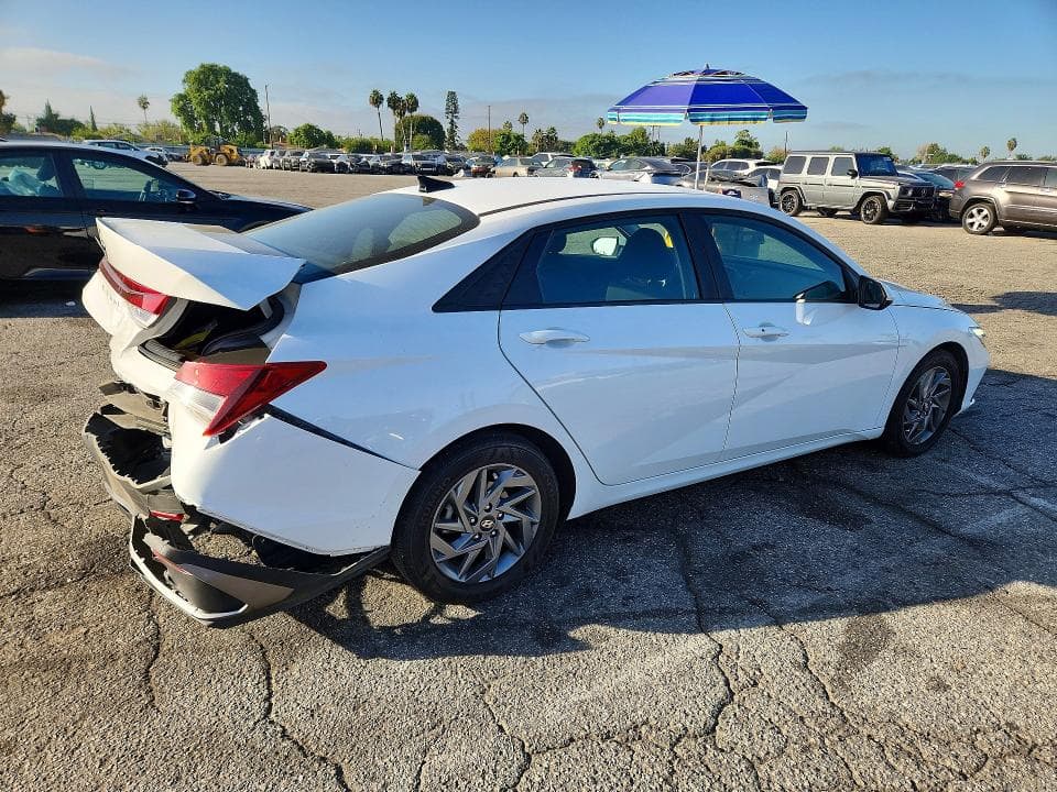2024 HYUNDAI ELANTRA SEL 3