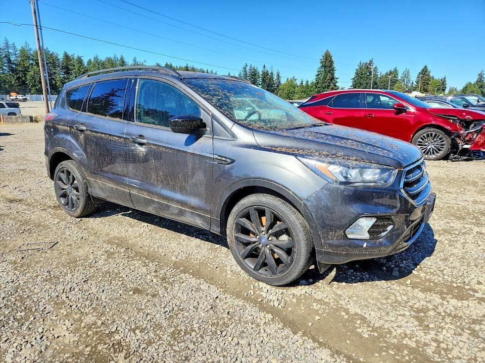 2017 FORD ESCAPE SE 4