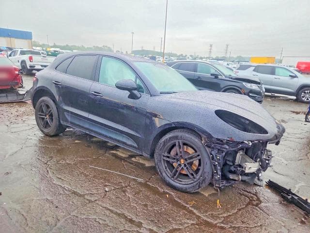 2018 PORSCHE MACAN 4