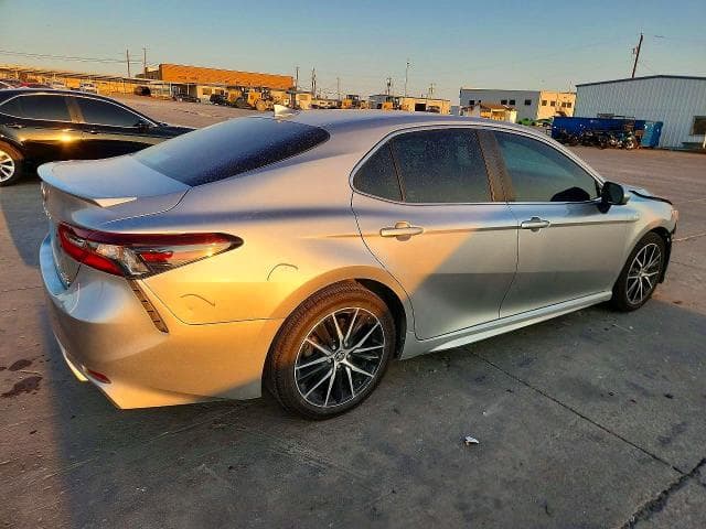 2021 TOYOTA CAMRY SE 3