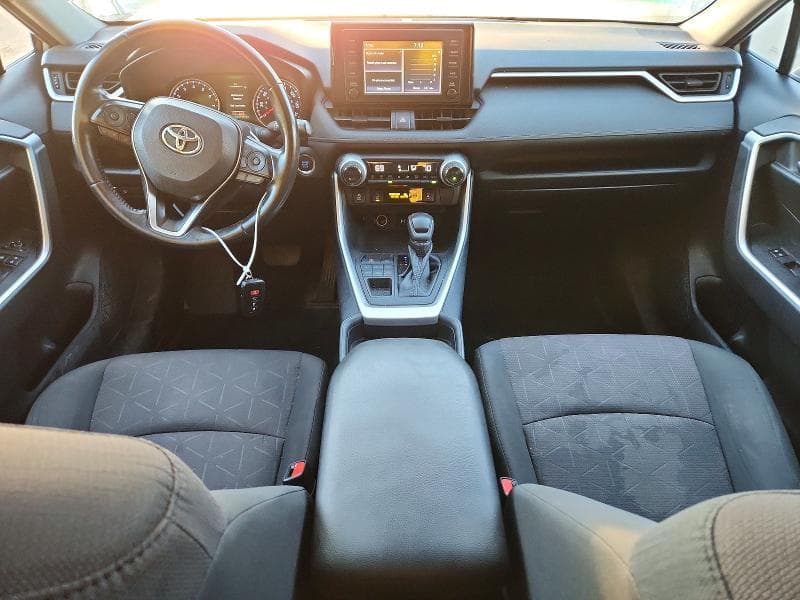 2019 TOYOTA RAV4 XLE 8