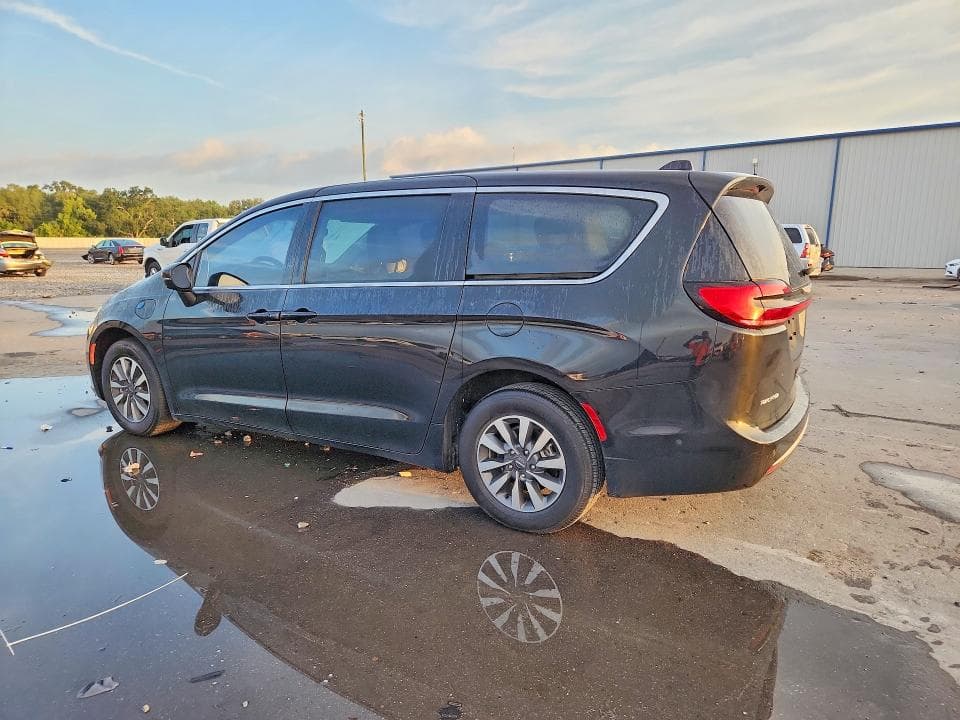 2023 CHRYSLER PACIFICA HYBRID TOURING L 2