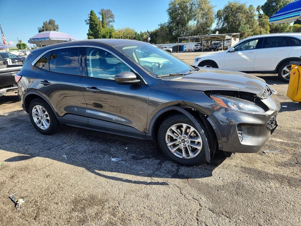 2020 FORD ESCAPE SE 4