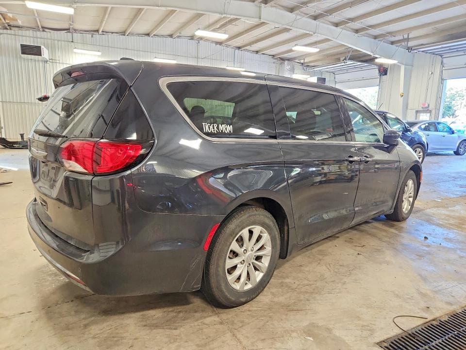 2019 CHRYSLER PACIFICA TOURING PLUS 3