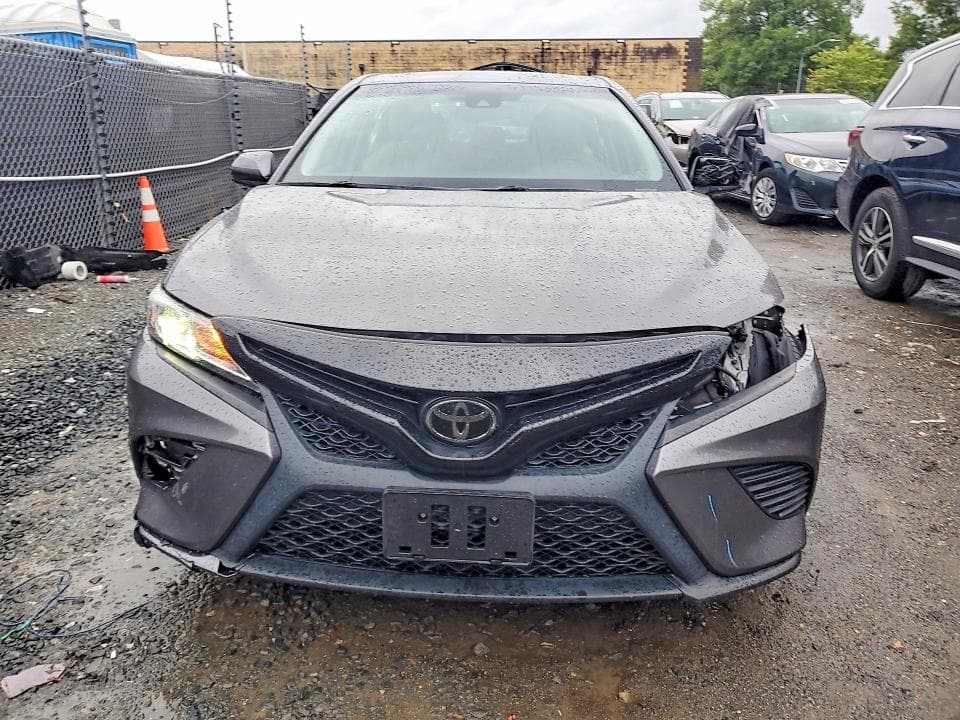 2020 TOYOTA CAMRY SE 5