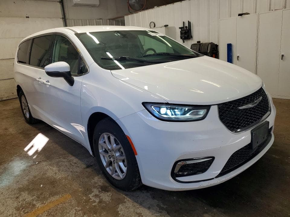 2023 CHRYSLER PACIFICA TOURING L 4