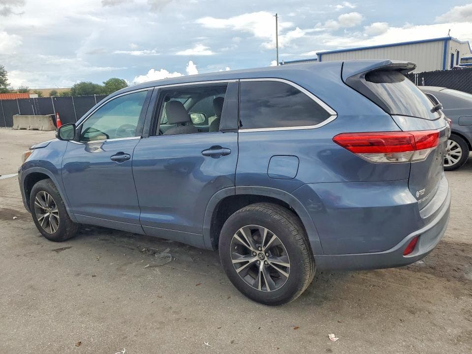 2019 TOYOTA HIGHLANDER LE 2