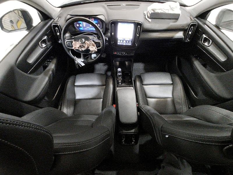 2026 VOLVO XC40 PLUS 8