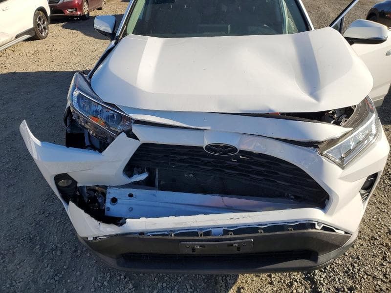 2021 TOYOTA RAV4 XLE 12