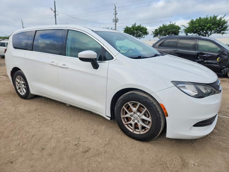 2017 CHRYSLER PACIFICA LX 4