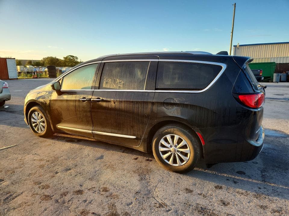 2019 CHRYSLER PACIFICA TOURING L 2