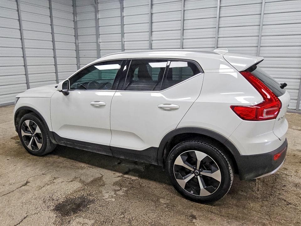 2025 VOLVO XC40 PLUS 2