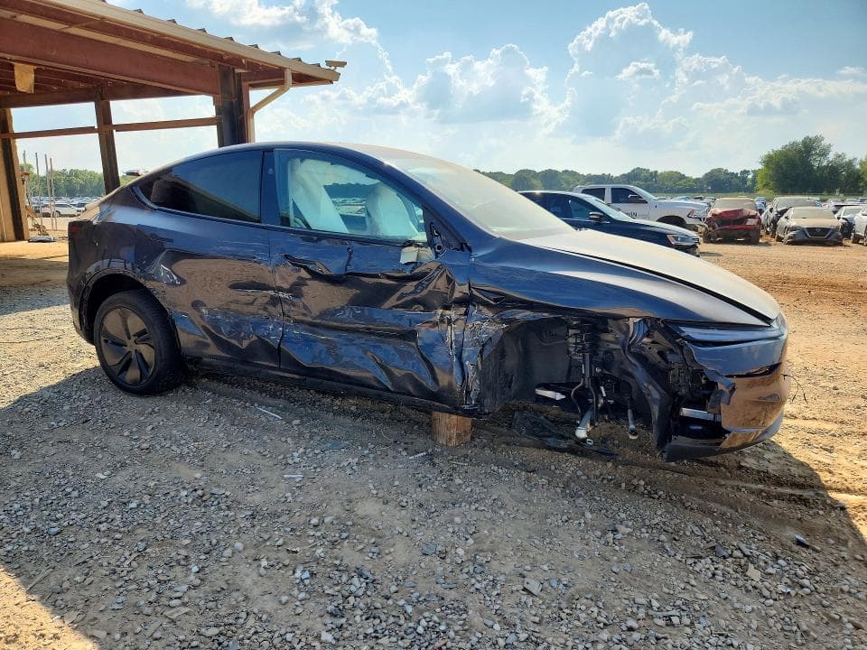 2026 TESLA MODEL Y 4