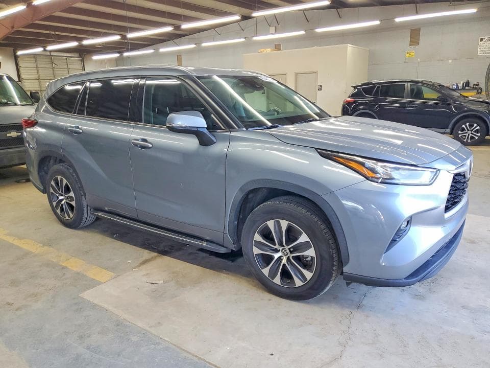 2020 TOYOTA HIGHLANDER XLE 4