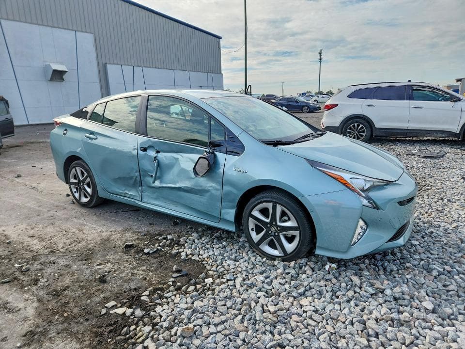 2018 TOYOTA PRIUS THREE TOURING 4