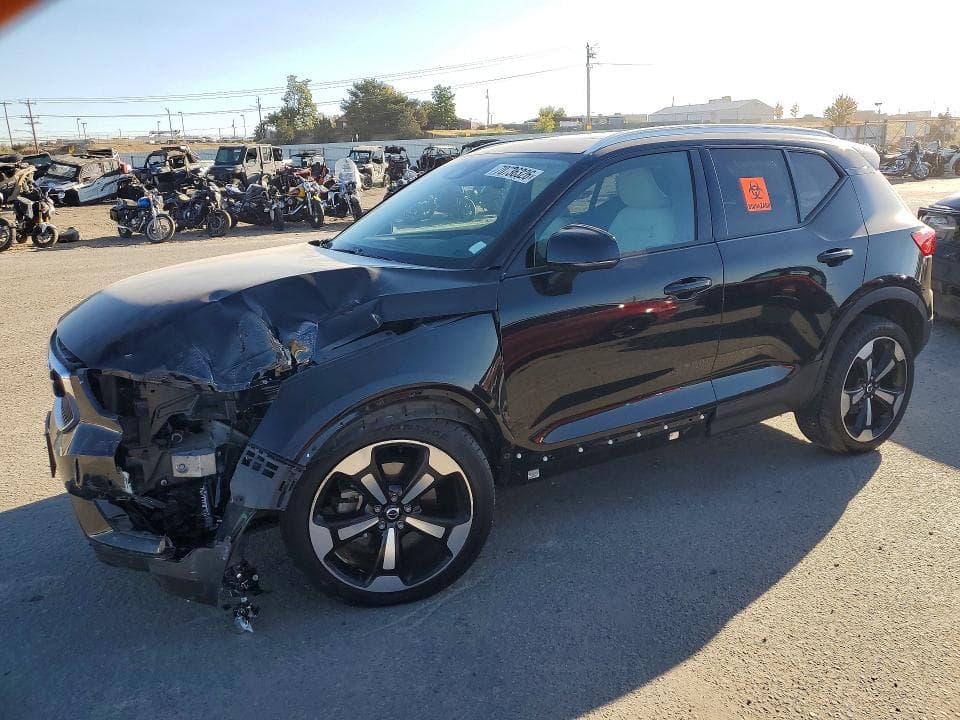 2022 VOLVO XC40 T5 MOMENTUM