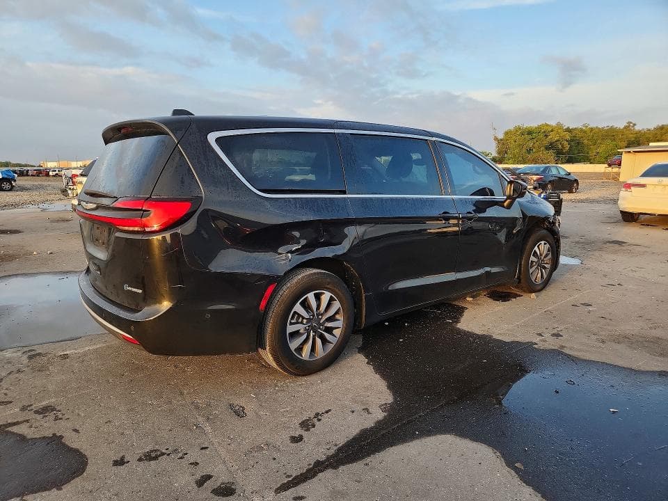 2023 CHRYSLER PACIFICA HYBRID TOURING L 3