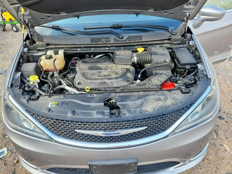 2019 CHRYSLER PACIFICA TOURING L 12