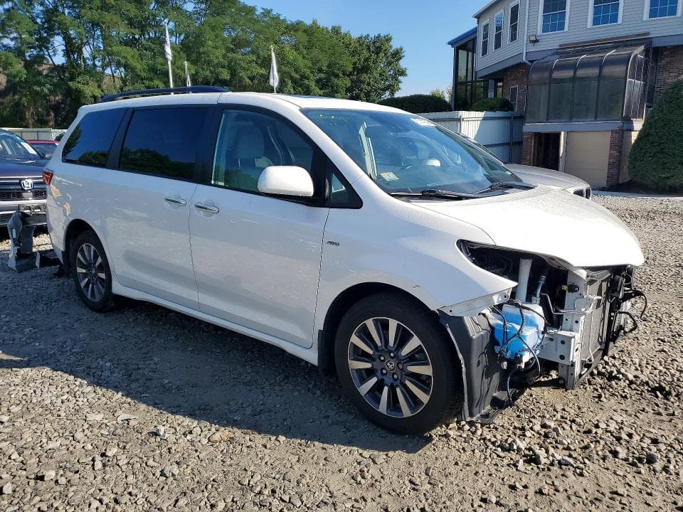 2019 TOYOTA SIENNA XLE 7-PASSENGER 4